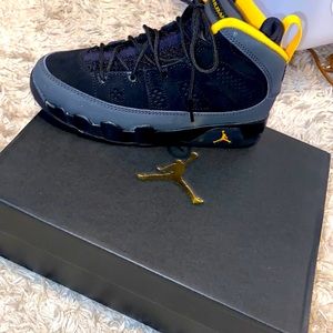 Jordan Retro 9 (Youth 13.5)
